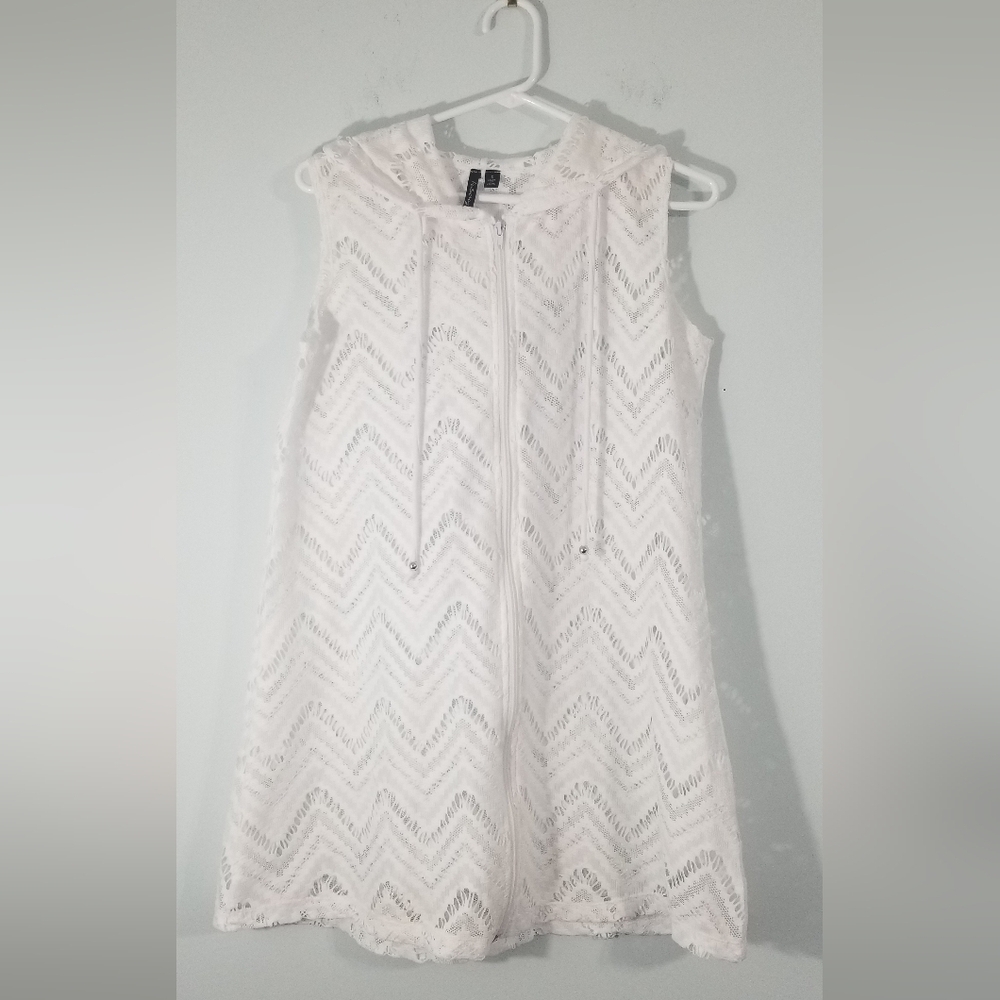 Portacruz Swim Coverup. NWOT White See Through Lace. Full Zip Hooded Size Small.